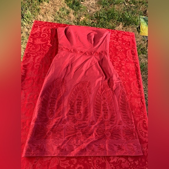 Women's Ann Taylor Strapless Burgundy Dress - Size 2 Cocktail Embroidered‎ - Picture 1 of 6